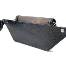 Load image into Gallery viewer, LOUIS VUITTON Bumbag・Dauphine NoirM67696 Monogram Giant Monogram Giant Reverse
