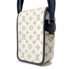 将图像加载到图库查看器中，LOUIS VUITTON Messenger White/NavyM54247 Monogram Savannah Chapman Brothers Size BB
