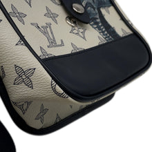 将图像加载到图库查看器中，LOUIS VUITTON Messenger White/NavyM54247 Monogram Savannah Chapman Brothers Size BB
