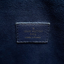 将图像加载到图库查看器中，LOUIS VUITTON Victoire MarineM44038 Monogram
