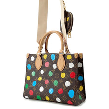 将图像加载到图库查看器中，LOUIS VUITTON LVxYK Onthego RedM46380 Monogram Size PM
