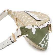将图像加载到图库查看器中，LOUIS VUITTON Bumbag Khaki/White/BeigeM44611 Monogram Monogram Giant

