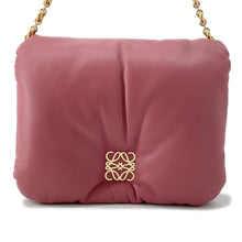 将图像加载到图库查看器中，LOEWE Puffer Goya Shoulder Bag PinkAP40P41X01 Lambskin
