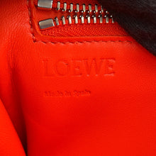 将图像加载到图库查看器中，LOEWE Goya Puffer Messenger Bag Shoulder Bag BlackB896G22X01 Nylon
