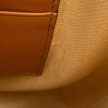 将图像加载到图库查看器中，Valentino Garavani Rock Studded 2-Way Bucket Handbag Beige/Brown4W2P0W31MZI Raffia Leather
