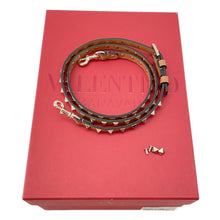 将图像加载到图库查看器中，Valentino Garavani Rock Studded 2-Way Bucket Handbag Beige/Brown4W2P0W31MZI Raffia Leather
