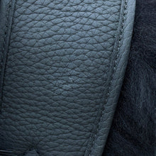 将图像加载到图库查看器中，LOUIS VUITTON Automne Hiver 2020 Multi-Fur Backpack NoirM56852 Monogram Fur
