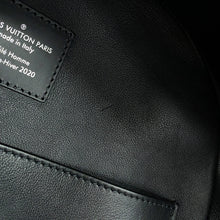 将图像加载到图库查看器中，LOUIS VUITTON Automne Hiver 2020 Multi-Fur Backpack NoirM56852 Monogram Fur
