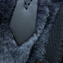 将图像加载到图库查看器中，LOUIS VUITTON Automne Hiver 2020 Multi-Fur Backpack NoirM56852 Monogram Fur
