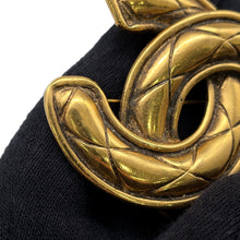 Load image into Gallery viewer, CHANEL Matelasse CC LogoBrooch Gold Metal
