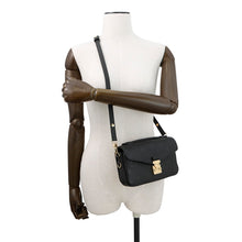 将图像加载到图库查看器中，LOUIS VUITTON Pochette Metis EW NoirM46595 Monogram Empreinte Leather
