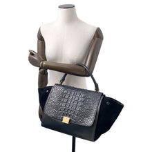 将图像加载到图库查看器中，CELINE Trapeze Black Crocodile Embossed Leather Leather Suede

