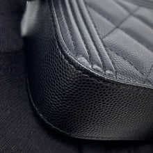 将图像加载到图库查看器中，CHANEL Boy Chanel Chain Wallet BlackA84069 Caviar Leather
