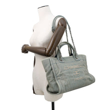 将图像加载到图库查看器中，CHANEL Deauville Light BlueAS3257 Denim Size Small
