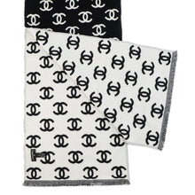 将图像加载到图库查看器中，CHANEL Reversible CC Logo Scarf Black/WhiteAA7067 Wool 92% Cashmere8%
