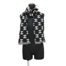 将图像加载到图库查看器中，CHANEL Reversible CC Logo Scarf Black/WhiteAA7067 Wool 92% Cashmere8%
