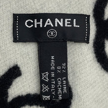 将图像加载到图库查看器中，CHANEL Reversible CC Logo Scarf Black/WhiteAA7067 Wool 92% Cashmere8%
