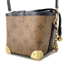将图像加载到图库查看器中，LOUIS VUITTON Noe Purse ・LV Bag Charm NoirM82885 Monogram Reverse Canvas
