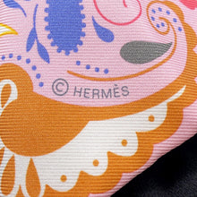 Load image into Gallery viewer, HERMES Twilly 《Cheetah Bandana》 Rose/Grease/Blue Silk100%
