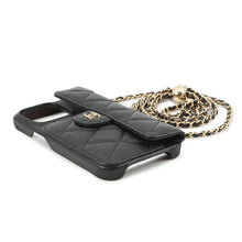 将图像加载到图库查看器中，CHANEL Matelasse Shoulder Phone Case for iPhone 16 Pro Max BlackAP4542 Caviar Leather
