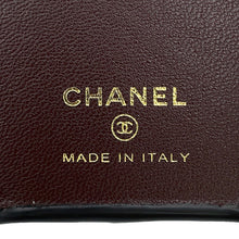 将图像加载到图库查看器中，CHANEL Matelasse Shoulder Phone Case for iPhone 16 Pro Max BlackAP4542 Caviar Leather
