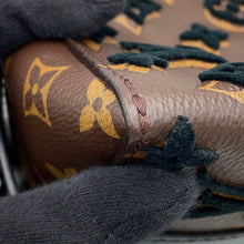 Load image into Gallery viewer, LOUIS VUITTON Triangle Messenger NoirM45070 Monogram / Toughtage
