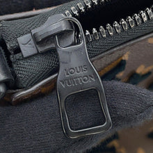 Load image into Gallery viewer, LOUIS VUITTON Triangle Messenger NoirM45070 Monogram / Toughtage
