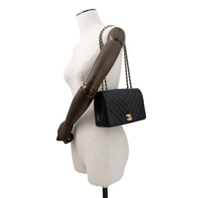 将图像加载到图库查看器中，CHANEL V Stitch Single Flap Chainshoulder Bag Black Lambskin Size 20
