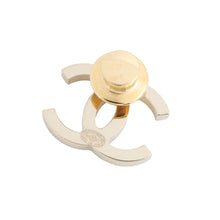 将图像加载到图库查看器中，CHANEL CC Logo Brooch Pink Metal Enamel
