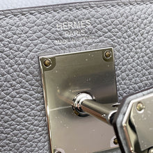 将图像加载到图库查看器中，HERMES Akkad Green Pantan Togo Leather Size PM
