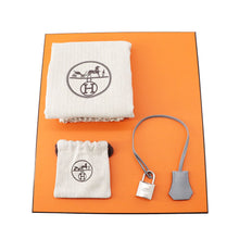 将图像加载到图库查看器中，HERMES Akkad Green Pantan Togo Leather Size PM
