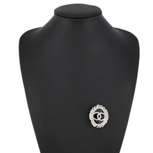 将图像加载到图库查看器中，CHANEL CC Logo Brooch Black Metal Rhinestone
