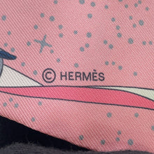 Load image into Gallery viewer, HERMES Twilly SpaceDerby Space Derby Rose/Blue/Jaune Silk100%
