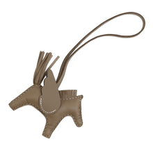 将图像加载到图库查看器中，HERMES Rodeo Pegasus Etoupe Lambskin Size PM
