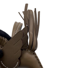 将图像加载到图库查看器中，HERMES Rodeo Pegasus Etoupe Lambskin Size PM
