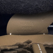 将图像加载到图库查看器中，HERMES Rodeo Pegasus Etoupe Lambskin Size PM
