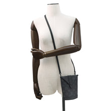 将图像加载到图库查看器中，LOUIS VUITTON Envelope/Pouch NoirM11613 Monogram Eclipse
