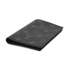 将图像加载到图库查看器中，LOUIS VUITTON Passport Cover NoirM64501 Monogram Eclipse
