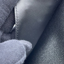 将图像加载到图库查看器中，LOUIS VUITTON Passport Cover NoirM64501 Monogram Eclipse
