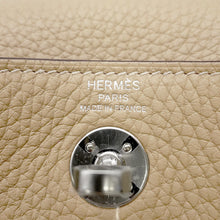 将图像加载到图库查看器中，HERMES Lindy Verso Trench/Etoupe Taurillon Clemence Size Mini
