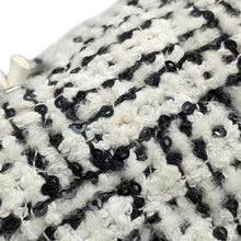 将图像加载到图库查看器中，CHANEL Mini Matelasse ChainShoulder White/BlackA69900 Tweed
