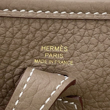 将图像加载到图库查看器中，HERMES Evelyne Long Etoupe/Blue Indigo Taurillon Clemence Size TPM
