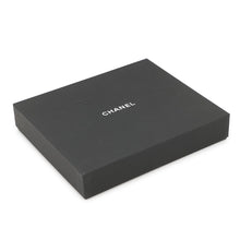 将图像加载到图库查看器中，CHANEL Reversible CC Logo Scarf Black/WhiteAA7067 Wool 92% Cashmere 8%
