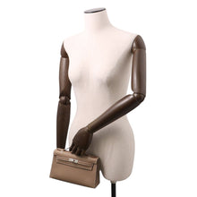 将图像加载到图库查看器中，HERMES PochetteKelly Etoupe Swift Leather
