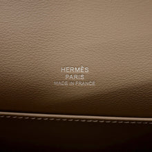 将图像加载到图库查看器中，HERMES PochetteKelly Etoupe Swift Leather
