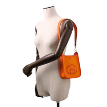 将图像加载到图库查看器中，HERMES Neo Evelyne Jaune d&#39;or/Feu Toile Officier Swift Leather Size TPM
