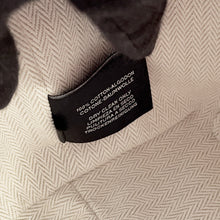 将图像加载到图库查看器中，HERMES Brid a Black Hibiscus Canvas Size PM
