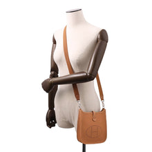 将图像加载到图库查看器中，HERMES Evelyne Long Gold Taurillon Clemence Size TPM
