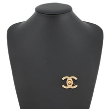 将图像加载到图库查看器中，CHANEL Turnlock CC Logo Brooch Gold Plated Rhinestone
