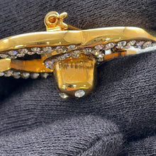 将图像加载到图库查看器中，CHANEL Turnlock CC Logo Brooch Gold Plated Rhinestone
